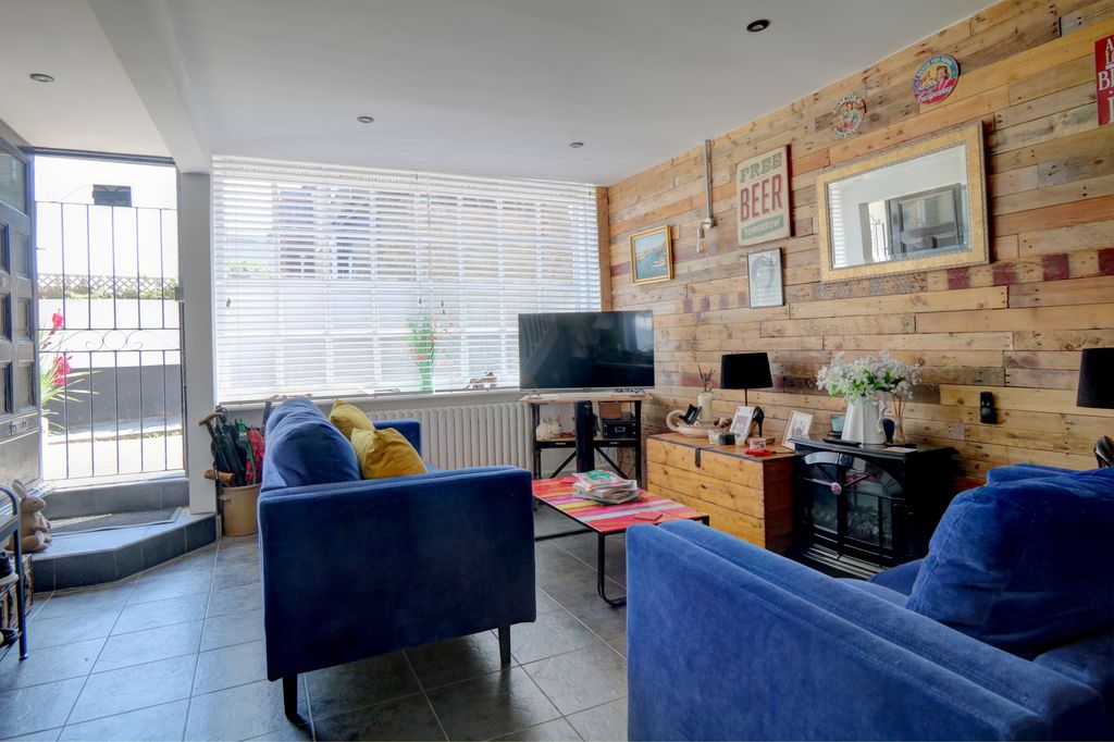 Property photo 2 of 18 Open Plan