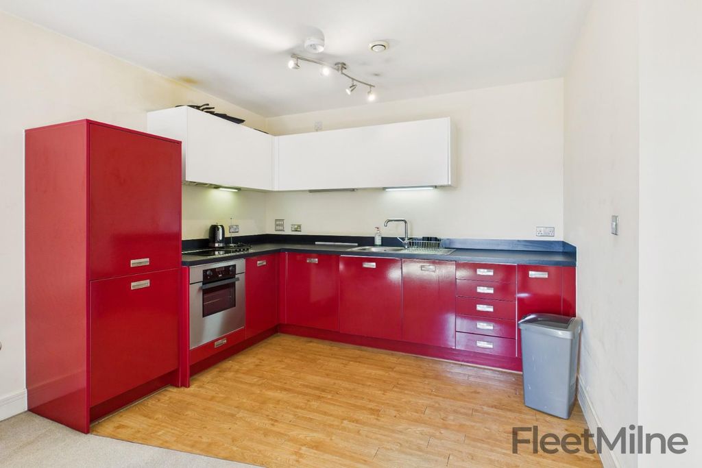 Property photo 3 of 11 Kitchen