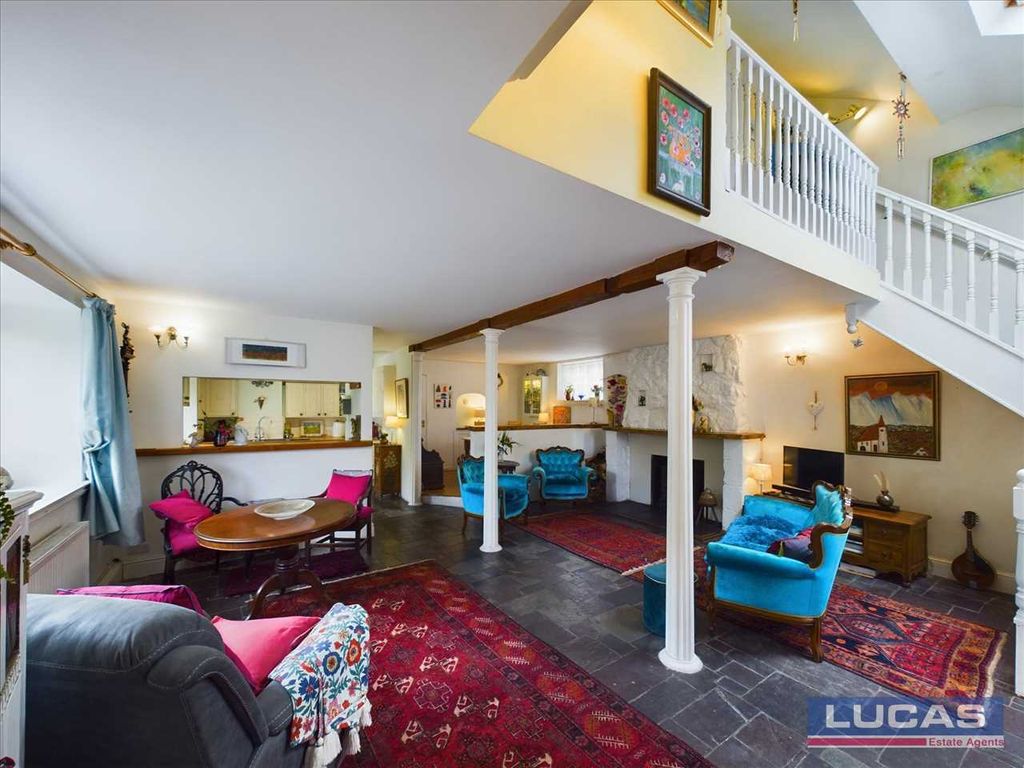 Property photo 2 of 33