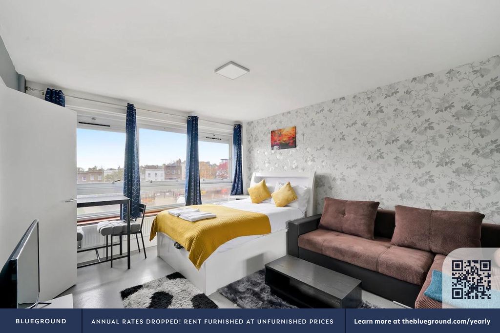 Property photo 3 of 19 Living Room