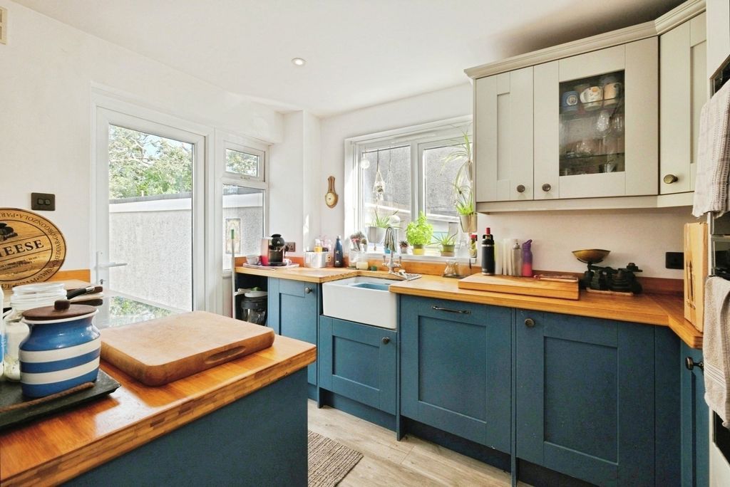 Property photo 2 of 16 Pbox-Img.Jpg