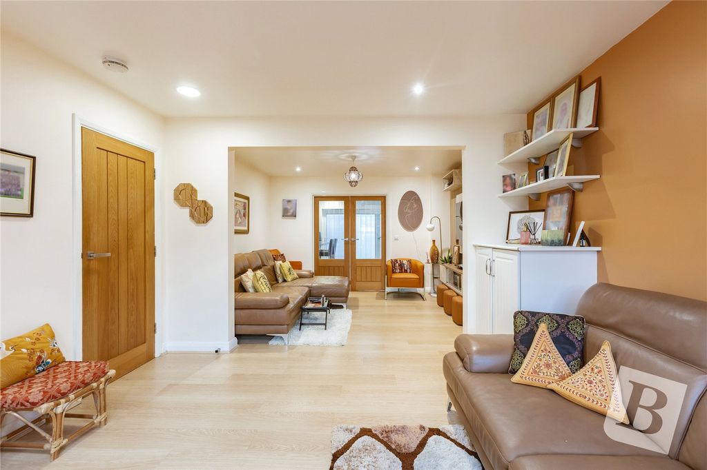 Property photo 2 of 17 Living Room