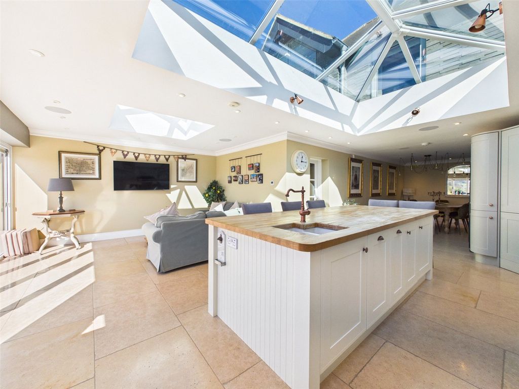 Property photo 2 of 38 Picture No. 02