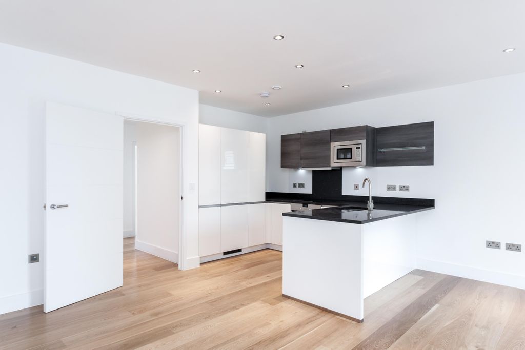 Property photo 1 of 6 Reception/Kitchen