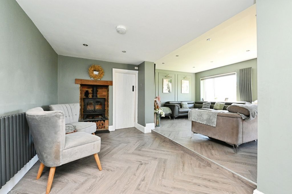 Property photo 3 of 19 Photo