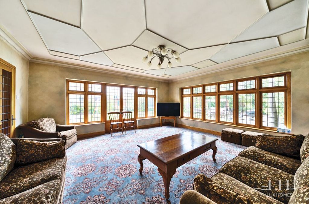 Property photo 2 of 21