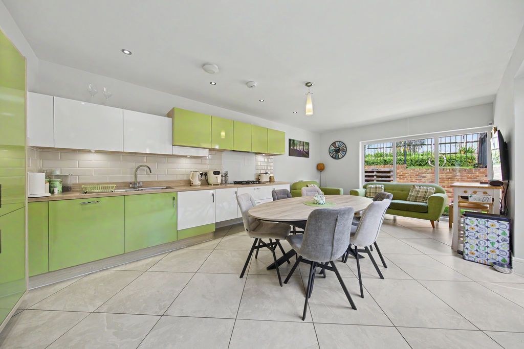 Property photo 3 of 33 Kitchen Diner