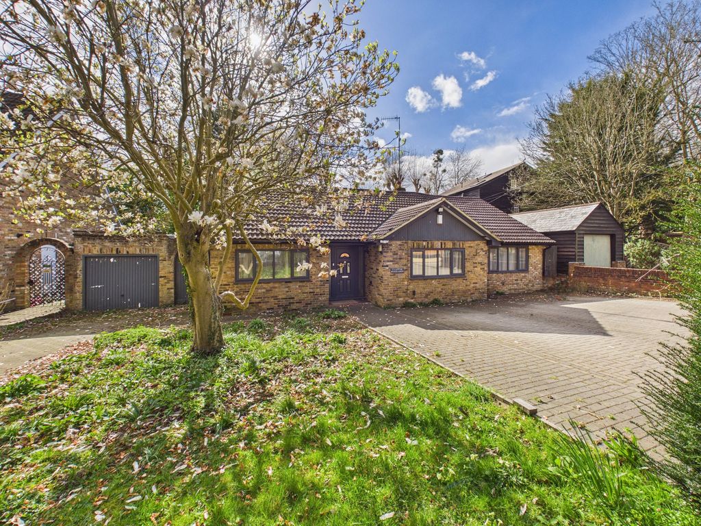 Property photo 1 of 11 Clapton Woodlands