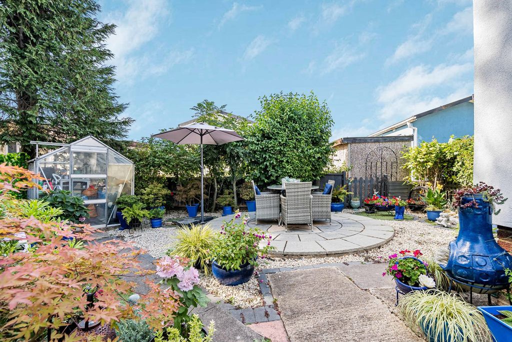 Property photo 2 of 13 Garden