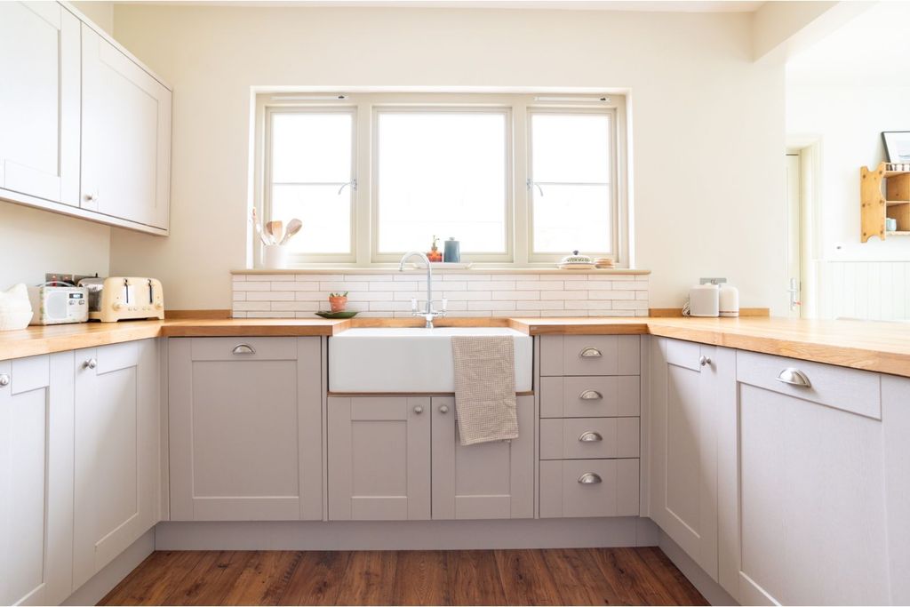 Property photo 3 of 23