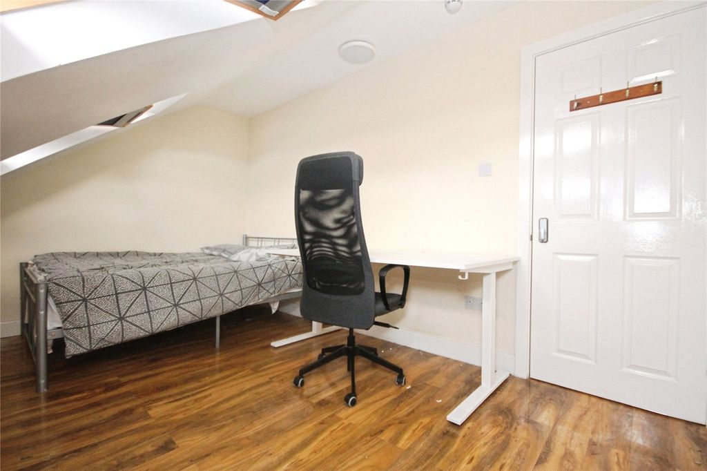 Property photo 1 of 12 Bedroom