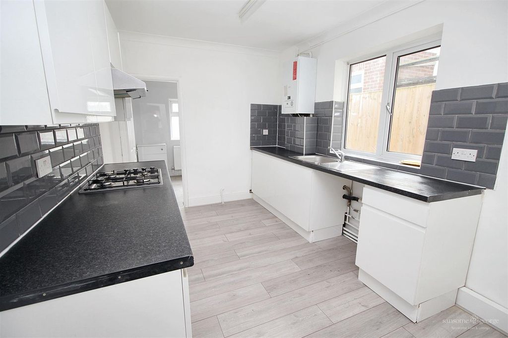 Property photo 2 of 15 Kitchen