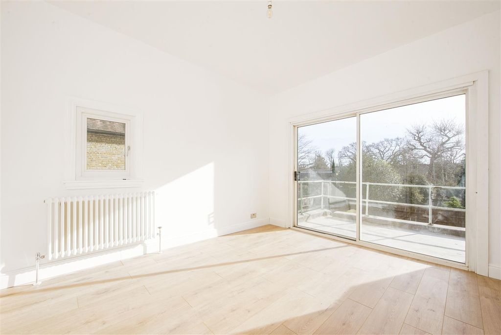 Property photo 3 of 10 2
