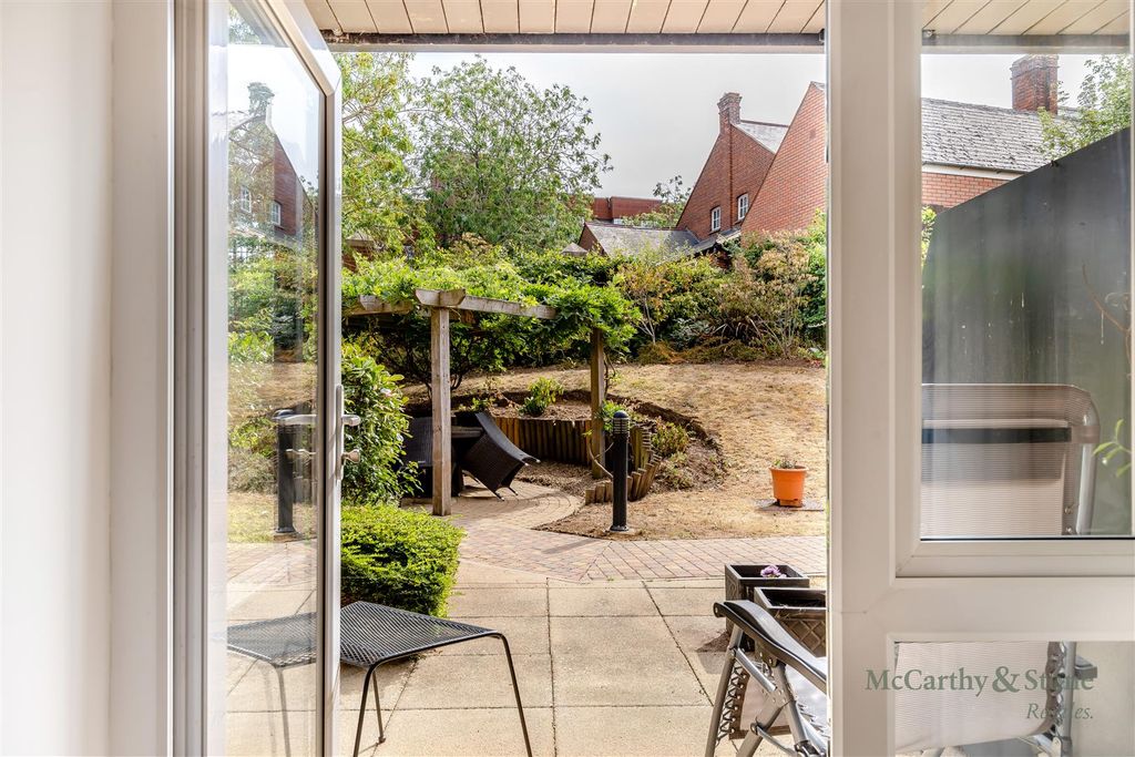 Property photo 3 of 30 8699957-Interior05.Jpg