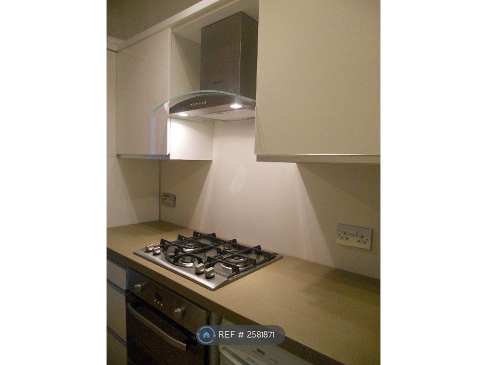 Property photo 3 of 10 Kitchen