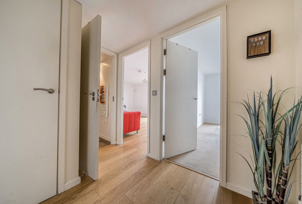 Property photo 2 of 16 1356300-15-68d422...