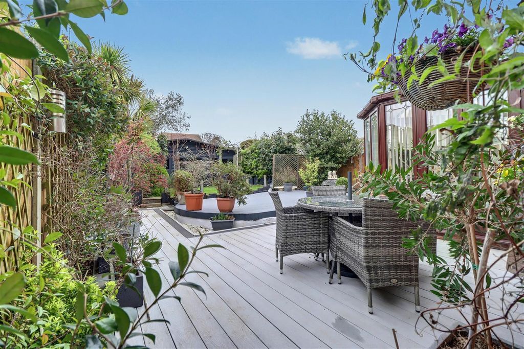 Property photo 2 of 25 4 Downham Road.Jpg