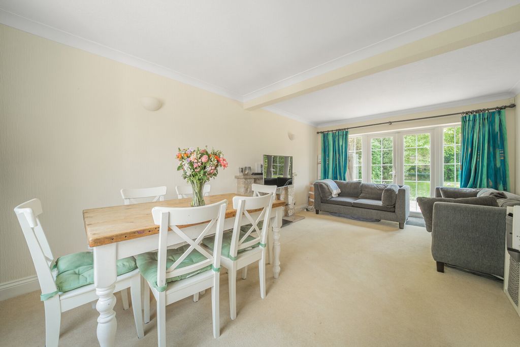 Property photo 3 of 17 17-6823326De98A7-...