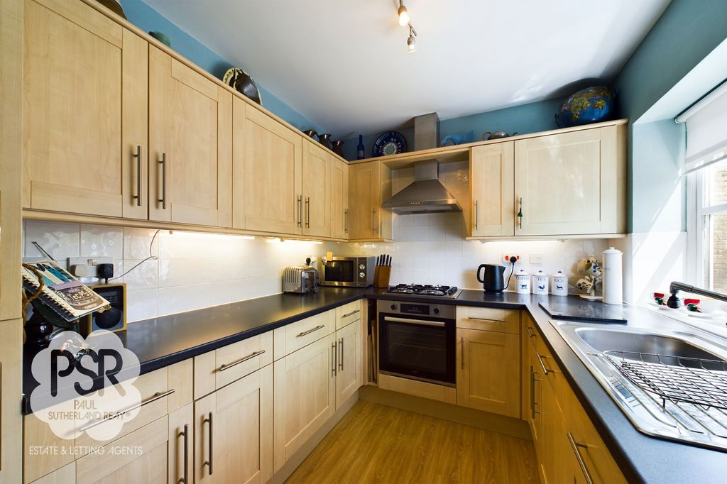 Property photo 3 of 42
