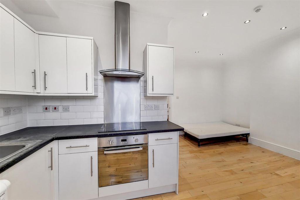 Property photo 3 of 10 4_Kitchen Reception-3.Jpg