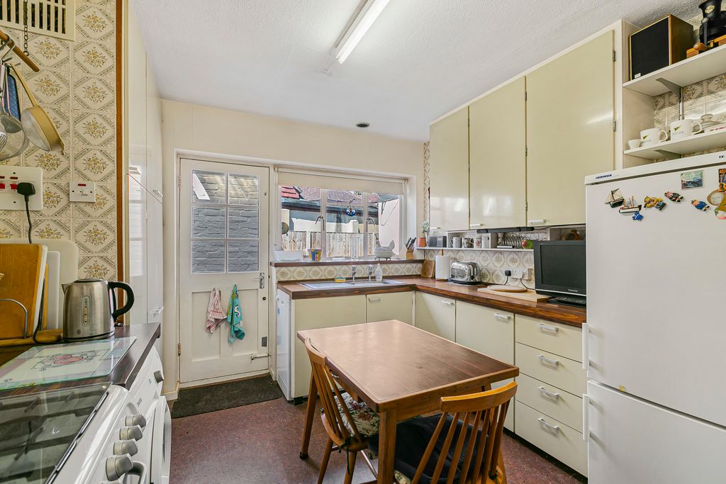 Property photo 3 of 23 Kitchen