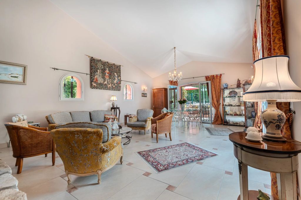 Property photo 2 of 13