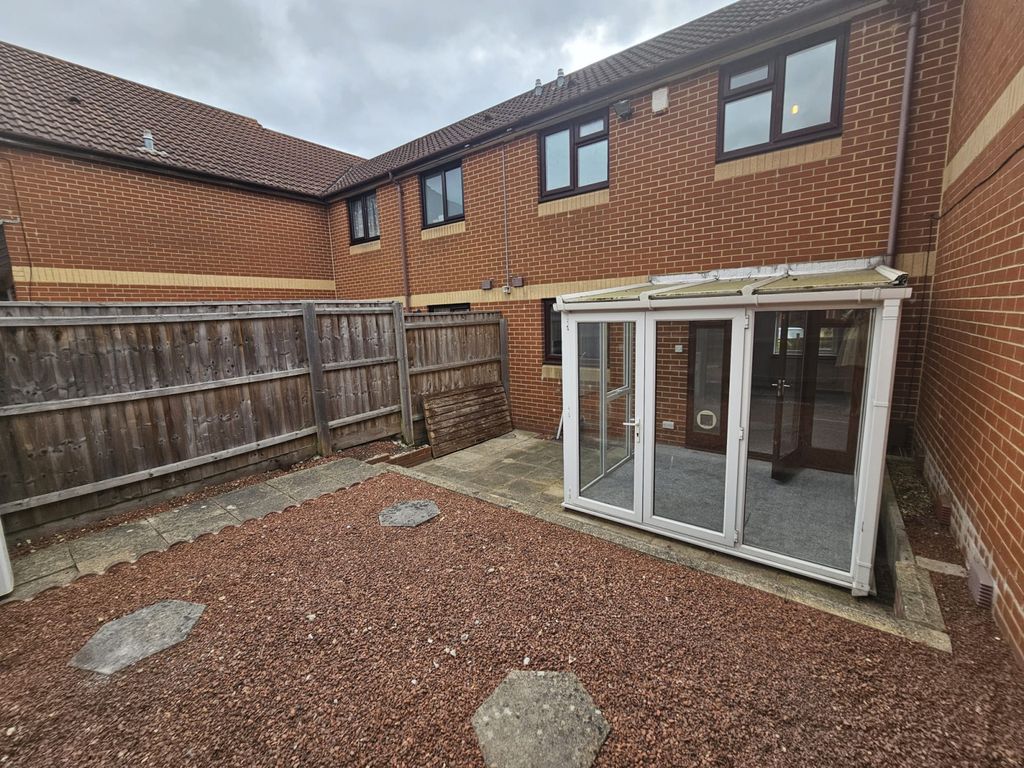 Property photo 1 of 15 A 2 Bedroom Terrace House With Two Double Bedrooms In Poole/Parkstone, Close To Branksome Train Station &amp; Bus Routes &amp; Bourne Valley Nature Reserve &amp; Towerpark