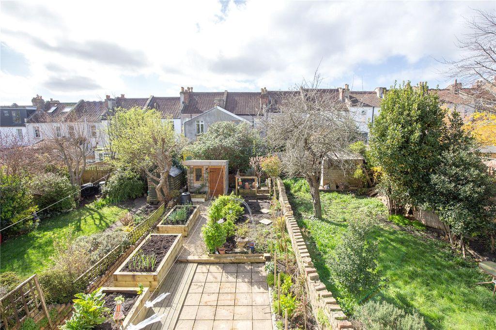 Property photo 2 of 15 Picture No. 12