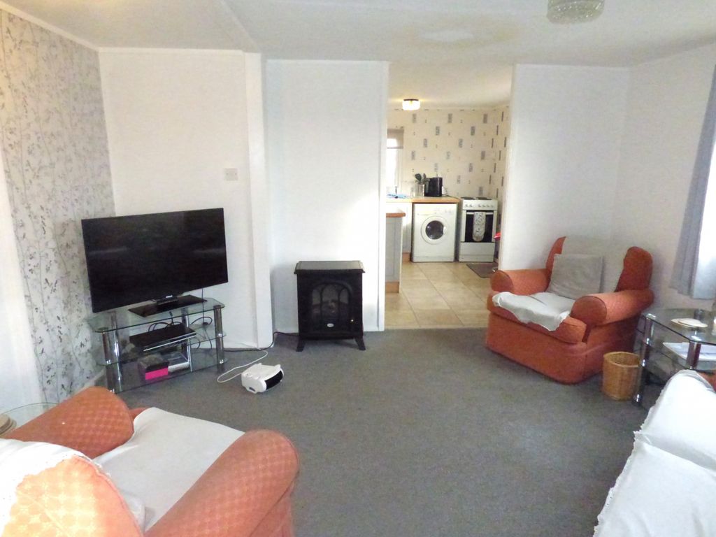 Property photo 2 of 14 Lounge