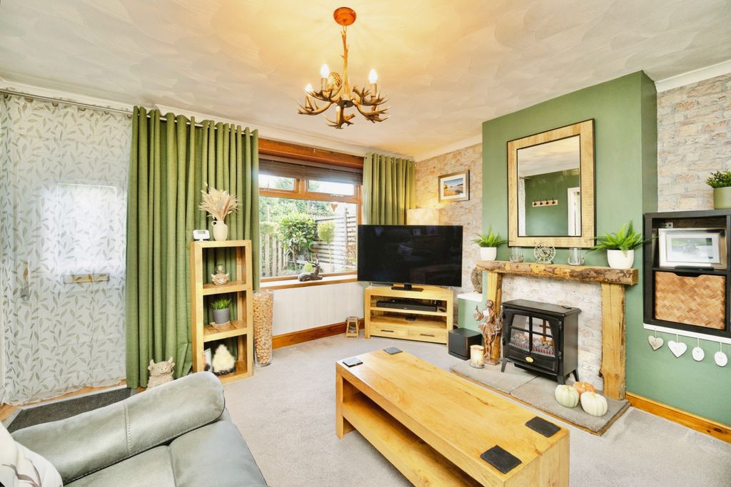 Property photo 2 of 25