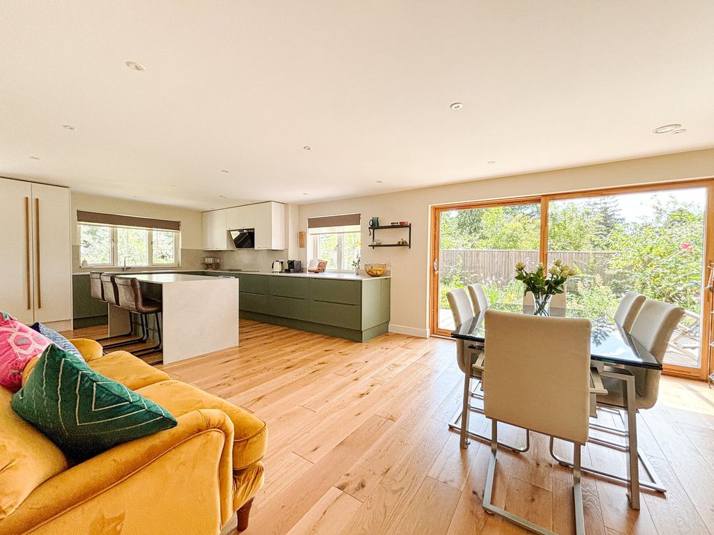 Property photo 2 of 31