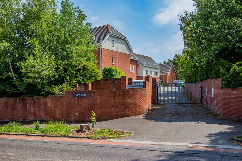 Property photo 1 of 14 Yr Arglawdd 10 (1 Of 14).Jpg