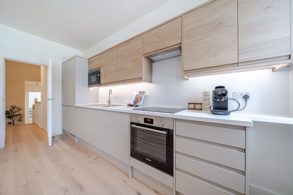 Property photo 3 of 9 1520083-12-6Aa939...