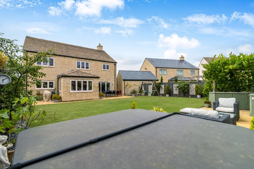 Property photo 2 of 40 Picture No. 63