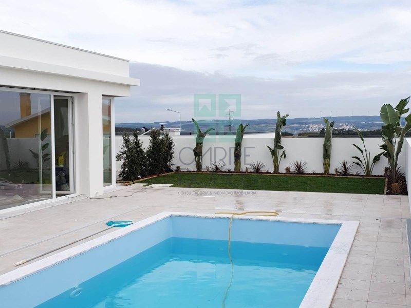 Property photo 1 of 33