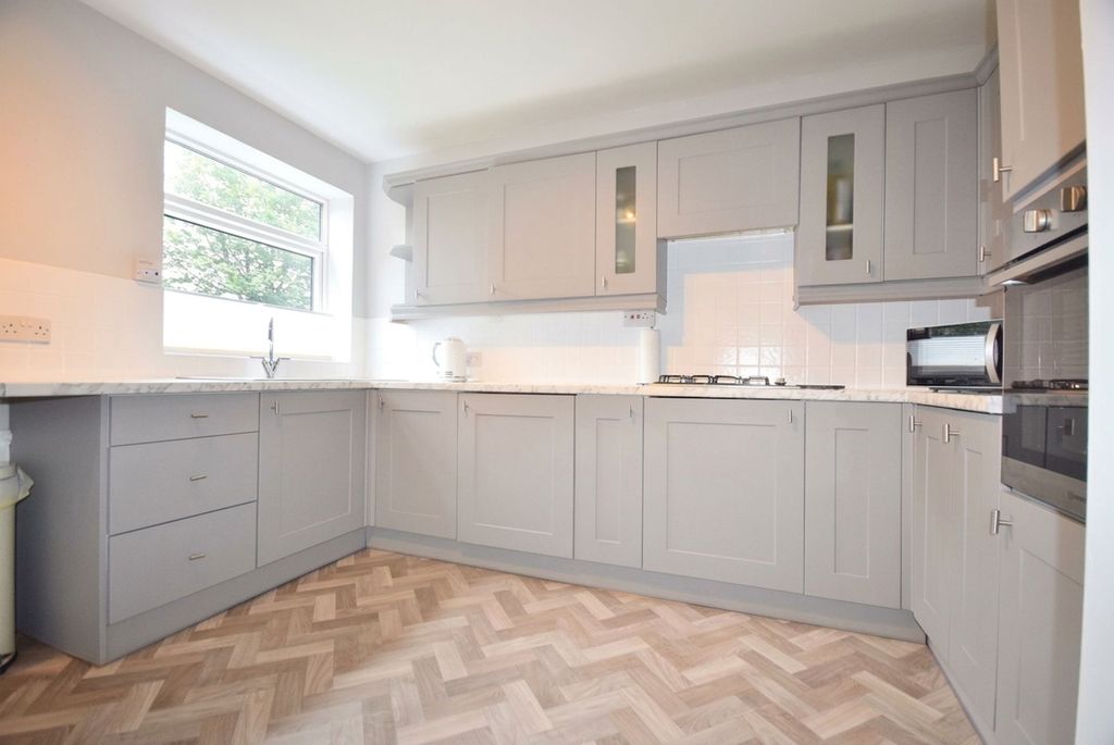 Property photo 2 of 12 Kitchen