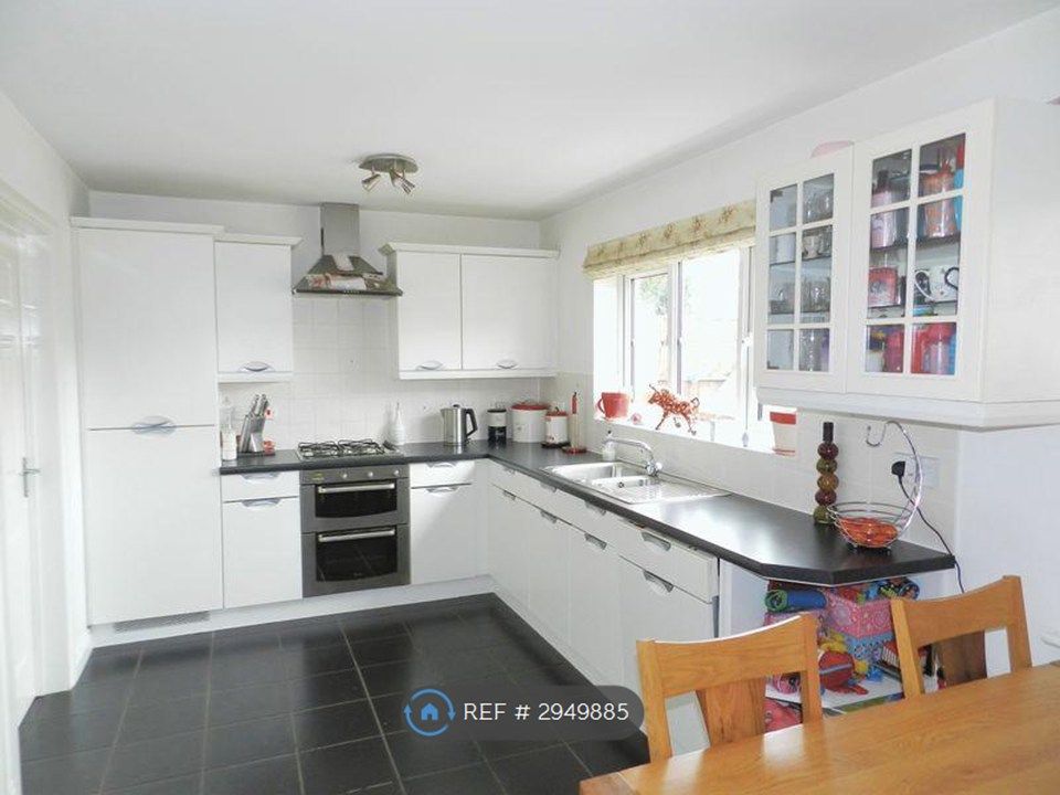 Property photo 3 of 13 Kitchen