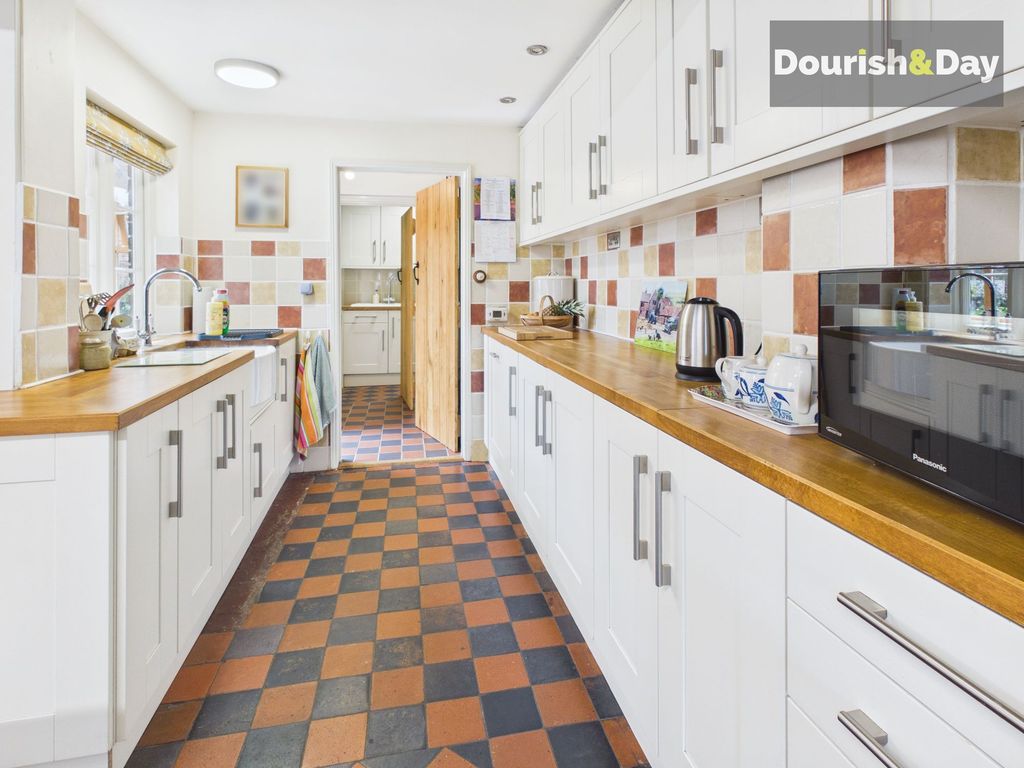 Property photo 2 of 33