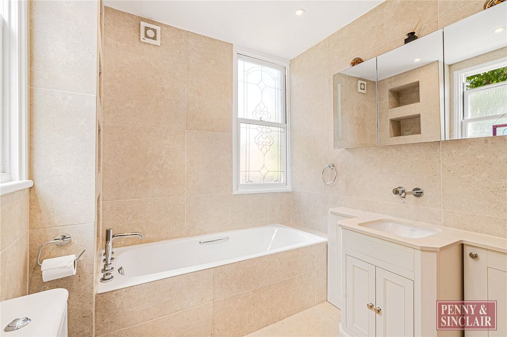 Property photo 3 of 18 Picture No. 30