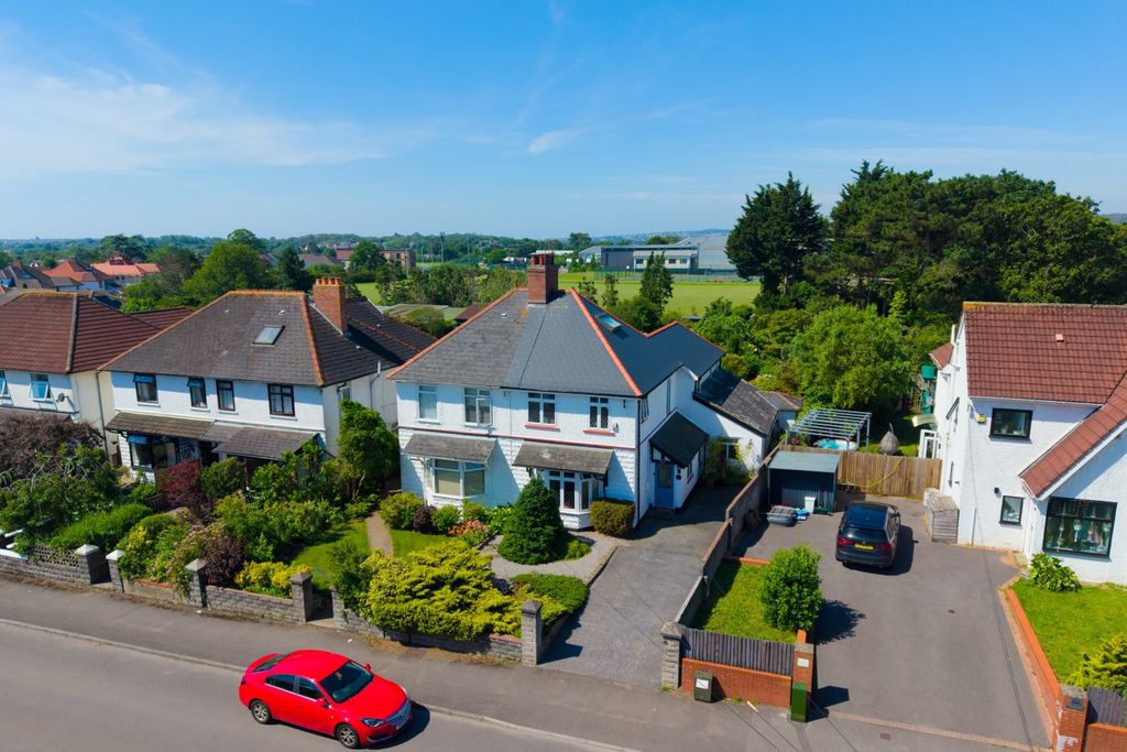 Property photo 1 of 83 Award-Winning Media Team On Every Listing_35
