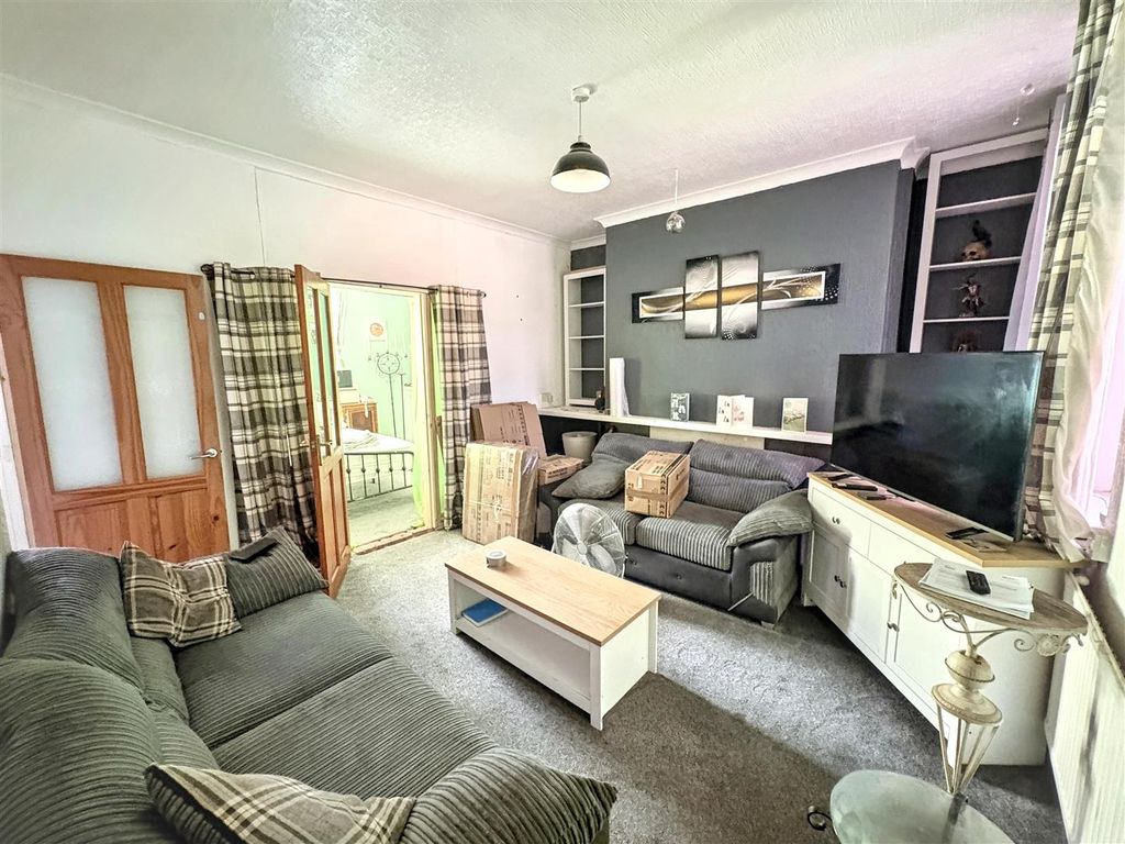 Property photo 2 of 4 20260531143600_20260531-Interior-8-Urw87Hcwerr8X1F