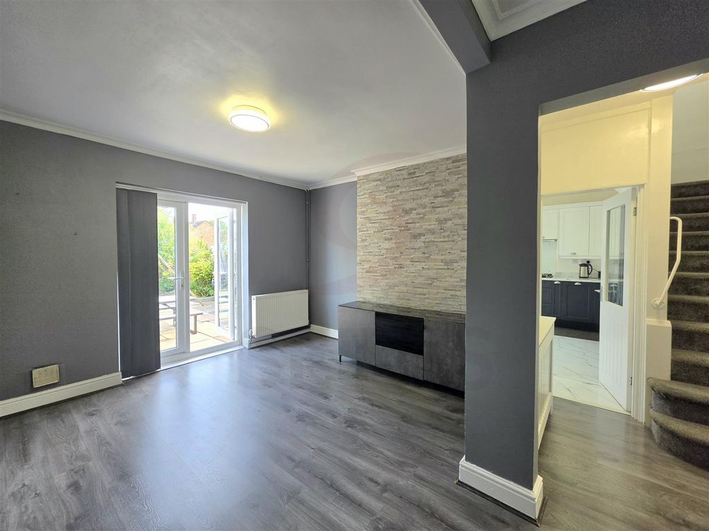 Property photo 2 of 14 Lounge
