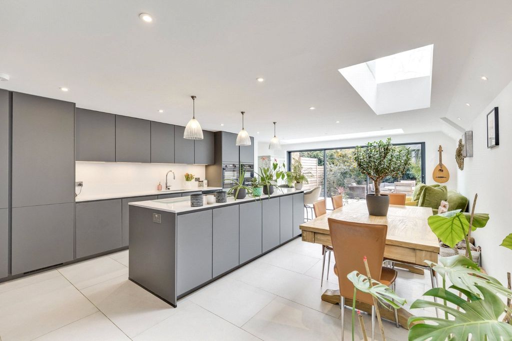 Property photo 2 of 18 Picture No. 04