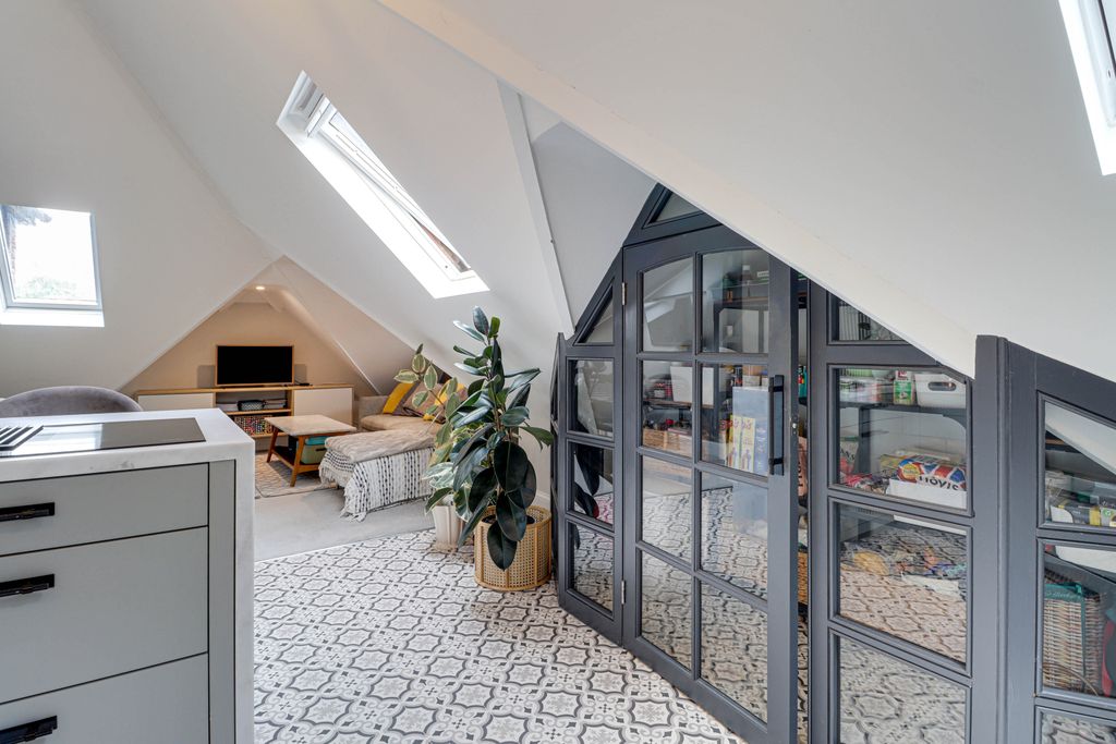 Additional image 12 of 2 bed flat for saleKirkwick Avenue, Harpenden, Hertfordshire AL5