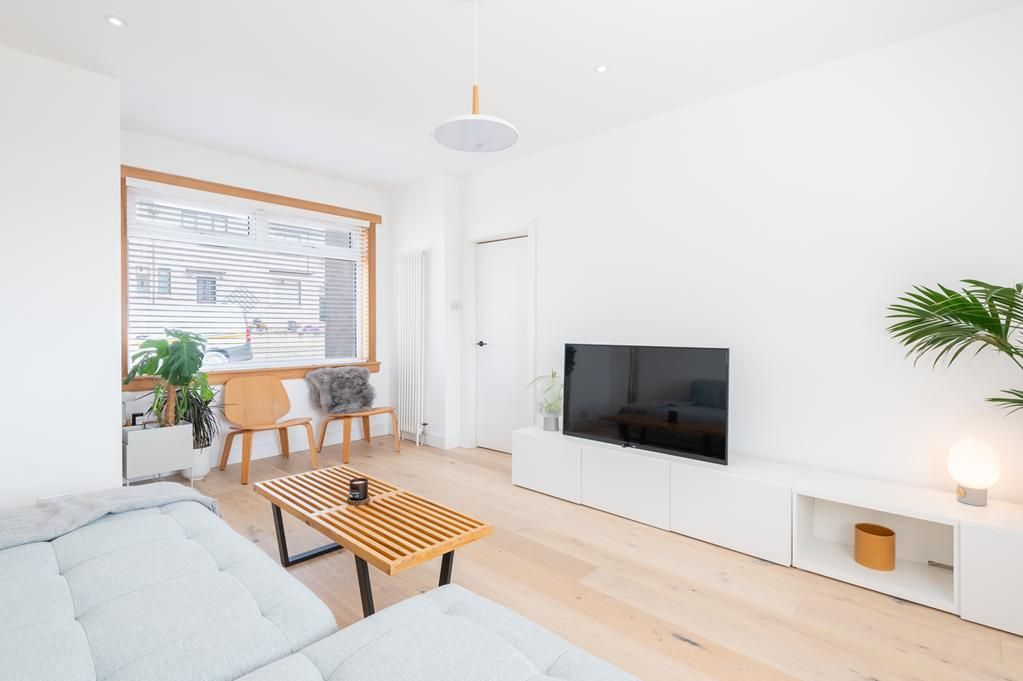 Property photo 2 of 21 Lev1481Pem Living Room Again.Jpg