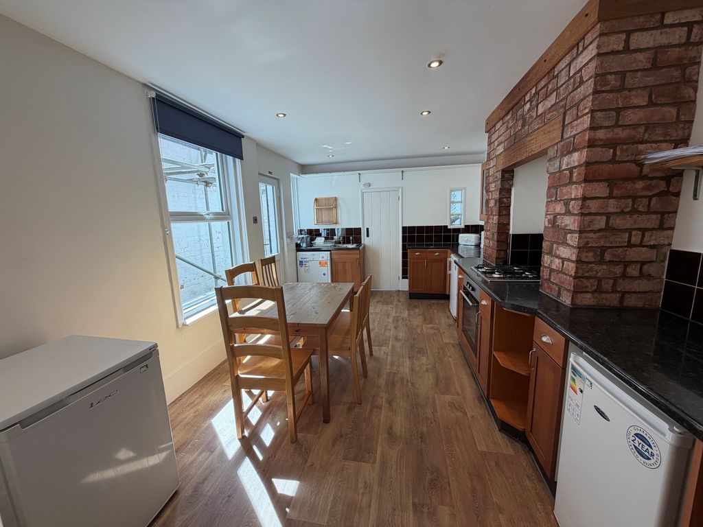 Property photo 3 of 12 Image2