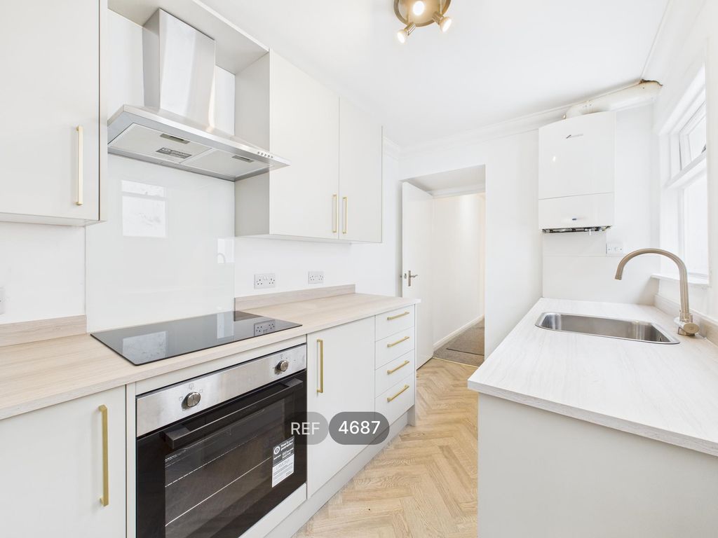 Property photo 2 of 10 Kitchen