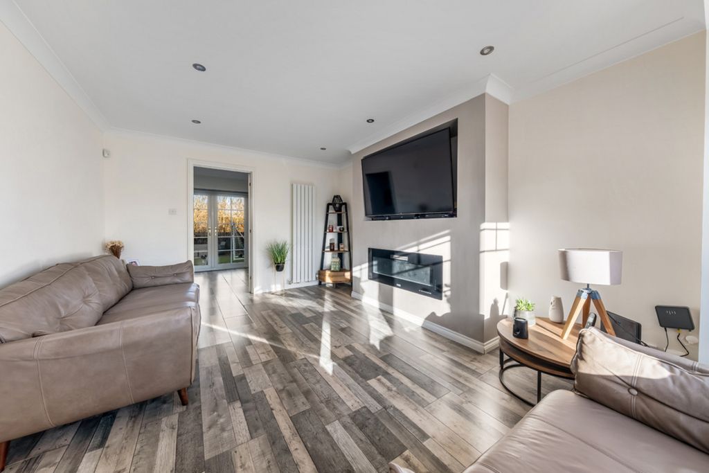 Property photo 3 of 29