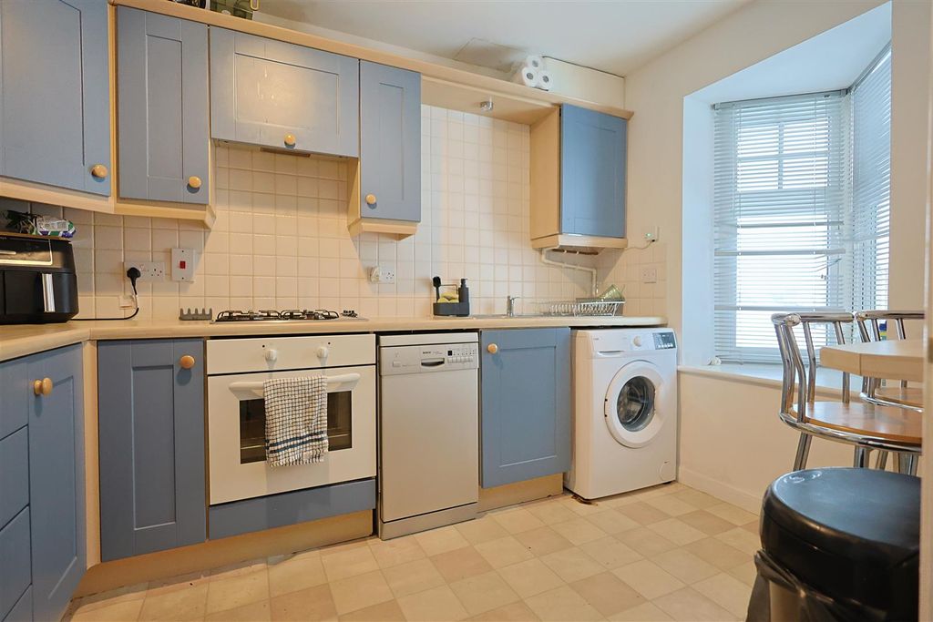 Property photo 3 of 18 F2E3Ccfc-489E-4424-8808-01Bb7100E25A.Jpeg