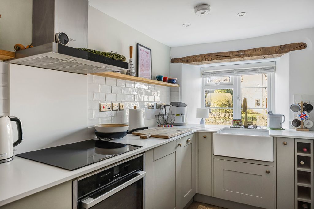 Property photo 3 of 23 Kitchen